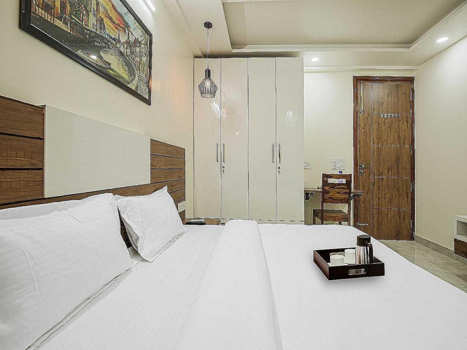 Hotel Maharaja Palace Гургаон Экстерьер фото